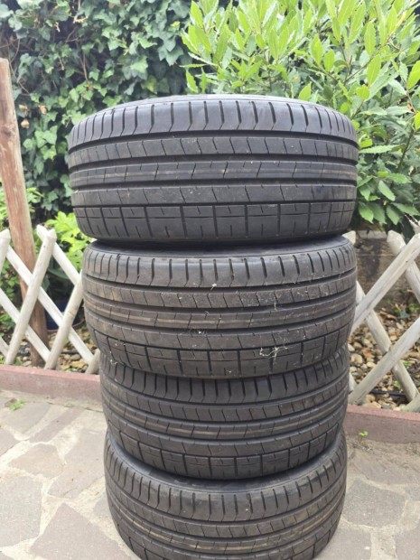 235/35 19 Pirelli Pzero Nyári gumi