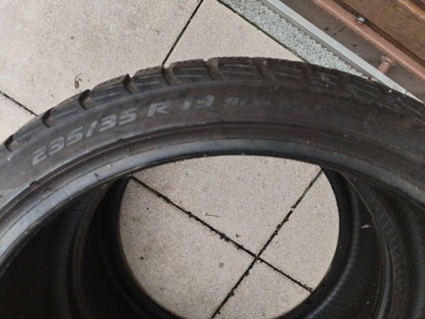 235 35 19 pirelli téli gumi 2 db