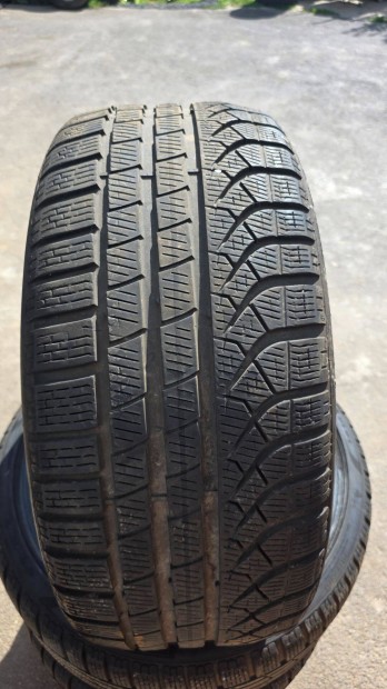 235/35 R19 Pirelli téligumi garnitúra