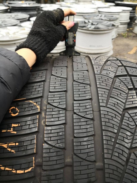 235/35 R19 és 295/30 R19 Pirelli téli gumi 50000ft a 4db /140/