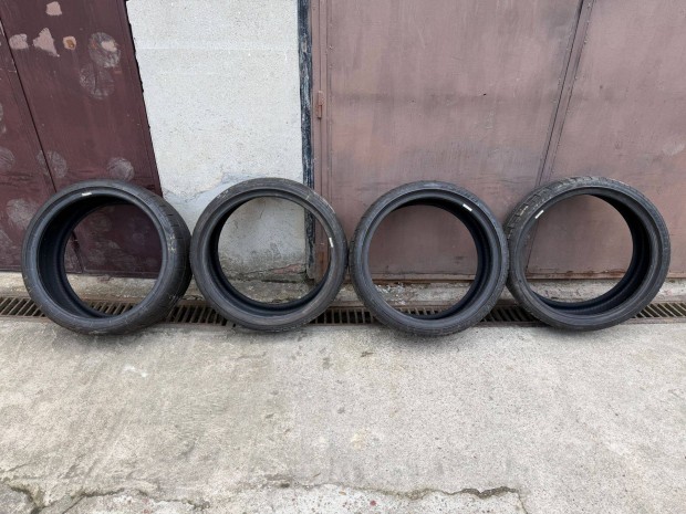 235/35 R20 Pirelli Pzero haszn�lt ny�ri gumi 2 db 5 mm profil 60.000Ft
