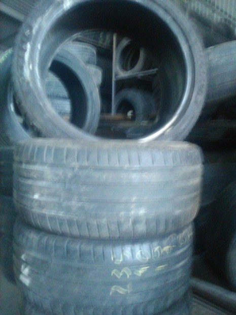 235 40 18 Michelin