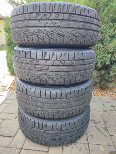 235/40-19 �jszer� Pirelli t�ligumi garnit�ra!