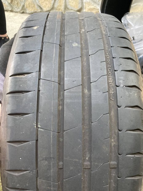 235/40 R19 használt nyári gumi