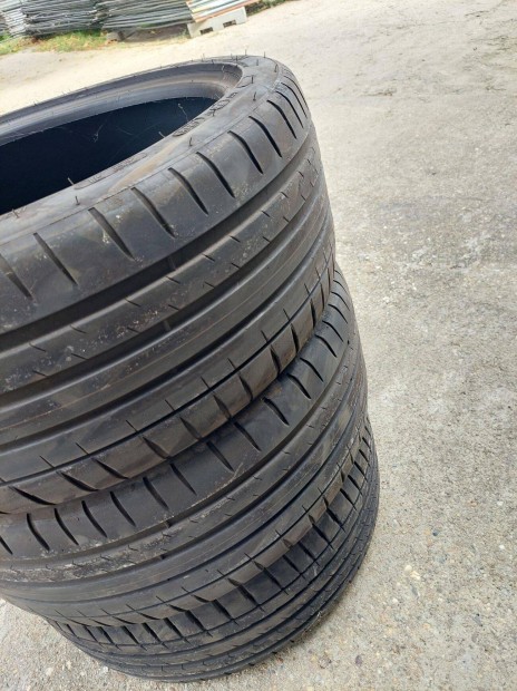 235/40 ZR19-es Michelin Pilot Sport 4-es 5 db nyári gumi