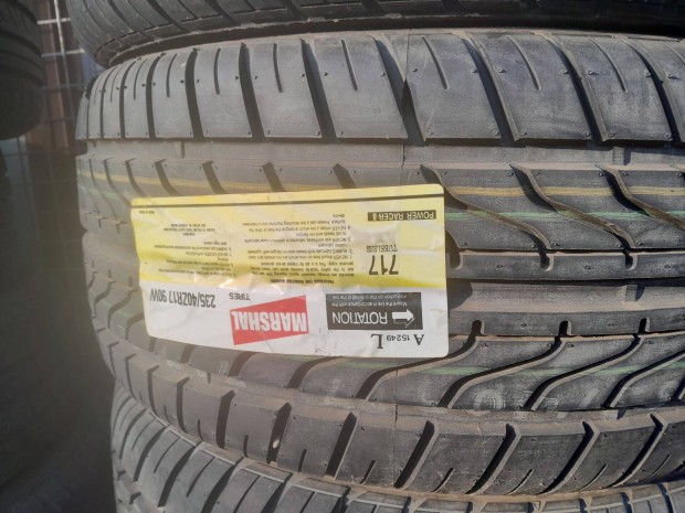 235/40 ZR 17 Marshal ny�ri gumik 4 db Vadonat �jak!