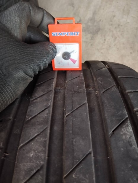 235/40 r19 Nyari gumi Kumho Németországból 6 mm-es.