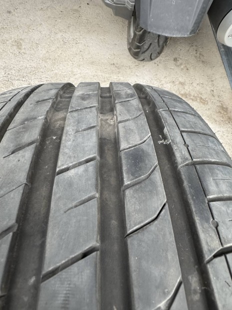 235/40 r19 nyri Nexen