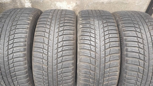 235/45R17 235/45 R17 235/45 17 235/45/17