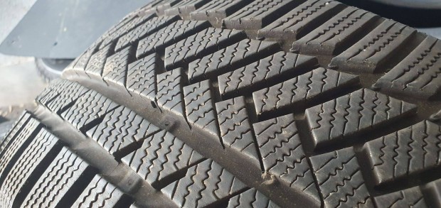 235/45R17 Continental tli gumi