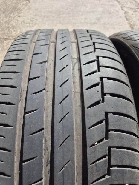 235/45R18 Continental