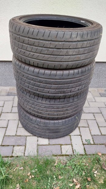 235/45R18 gumi 4 db haszn�lt elad� (szem�lyesen -10 000 Ft)