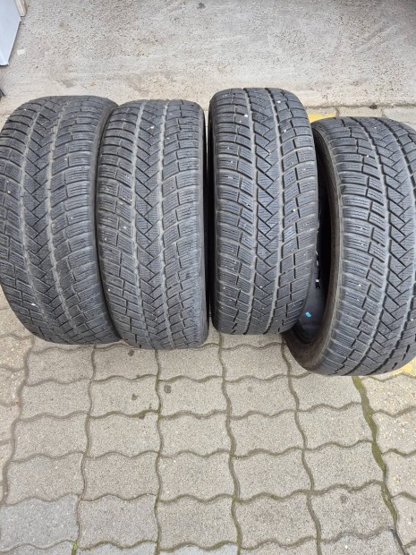 235/45R20 Vredestein tli