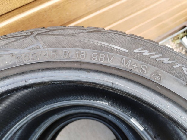 235 45 18 vredestein tli gumi garnitura