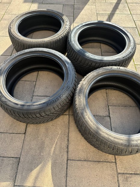 235/45 R18 Bridgestone téli gumi