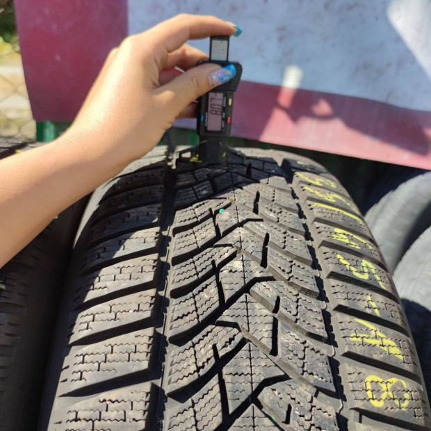 235/45 R18 Dunlop téli gumi 44000ft a 2db/222/
