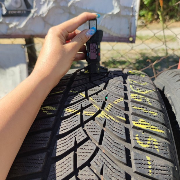 235/45 R18 Goodyear téli gumi 33000ft a 2db/223/