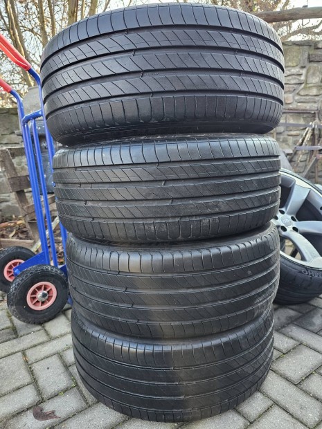 235/45 R18 Michelin nyrigumik