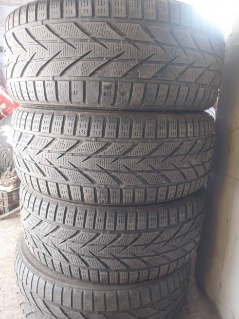 235/45 R18 Toyo tli gumi