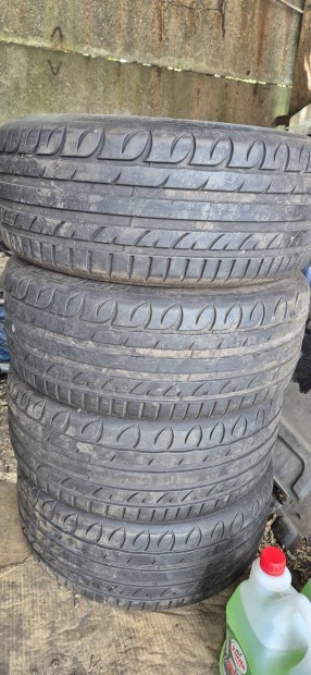 235/45 R18 nyri gumi 15ekm futott. 