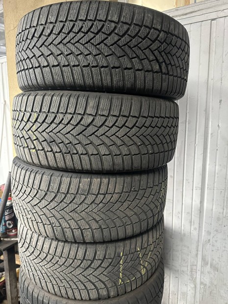 235/45 R18 tli gumi