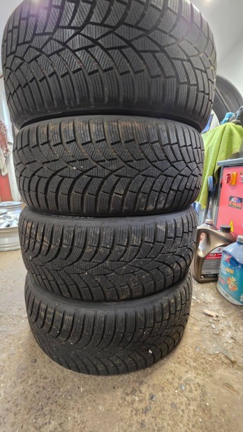 235/45 R19 Toyo Observe S944 téligumi