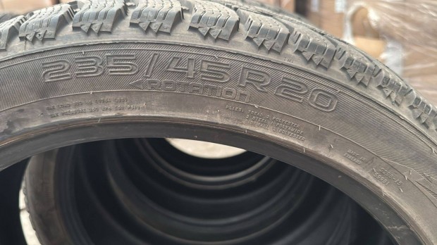 235/45 R20 4db Nokian Téli Gumi
