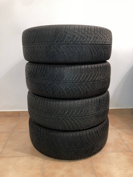 235/45/R20 Pirelli P zero winter 2