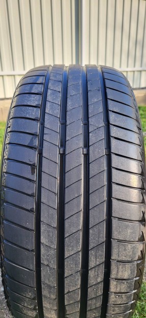 235/45 r17 Bridgestone nyri gumi