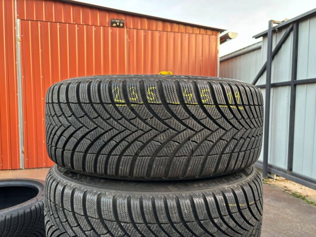 235/45 r19 Semperit 2022 8mm tligumi 4db elad 235/45r19 garnitra