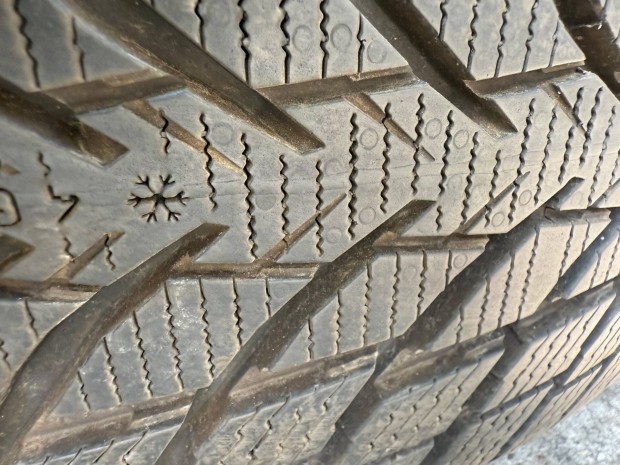 235/45r18 Nokian tli gumik