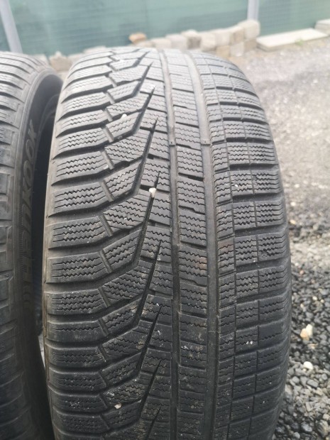 235/50R18 2-4db tligumi