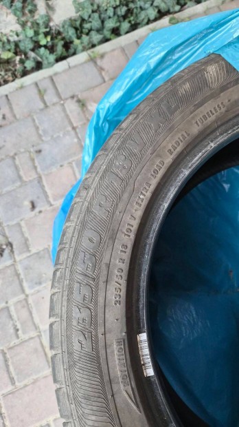 235/50 R18 Ny�ri