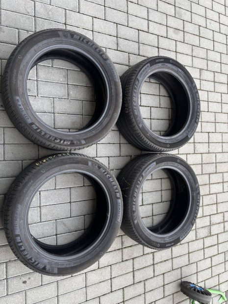 235/50 R19 Michelin ny�rigumi