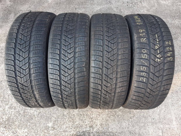 235/50 R19 -Pirelli téligumik