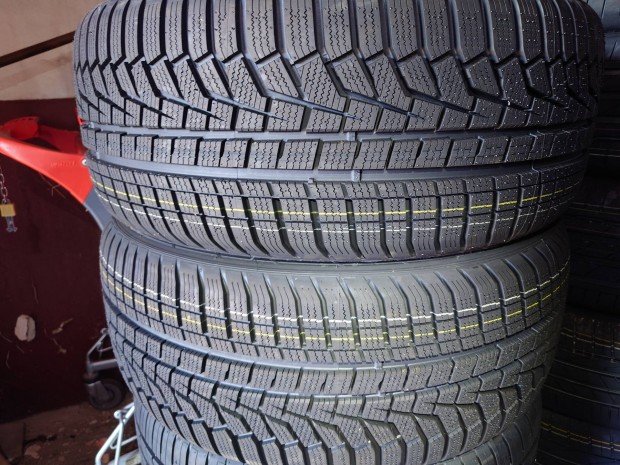 235/50/r19 Hankook winter icept evo2