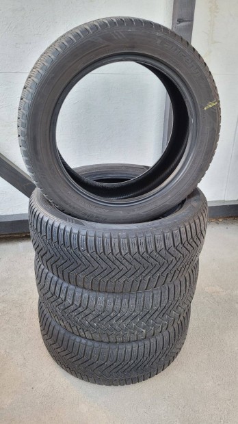 235/50r18 Laufenn tli gumi szett