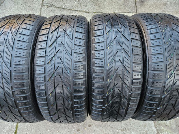 235/55R17 Toyo Tli Gumi Szett ~6mm - DOT18 - r/4db