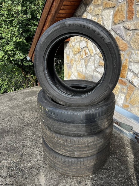 235/55R19 Conti nyri 2023