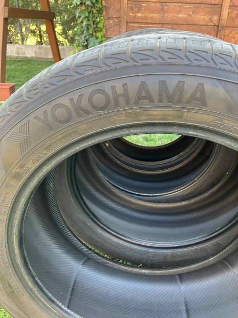235/55R19 Yokohama nyári gumi