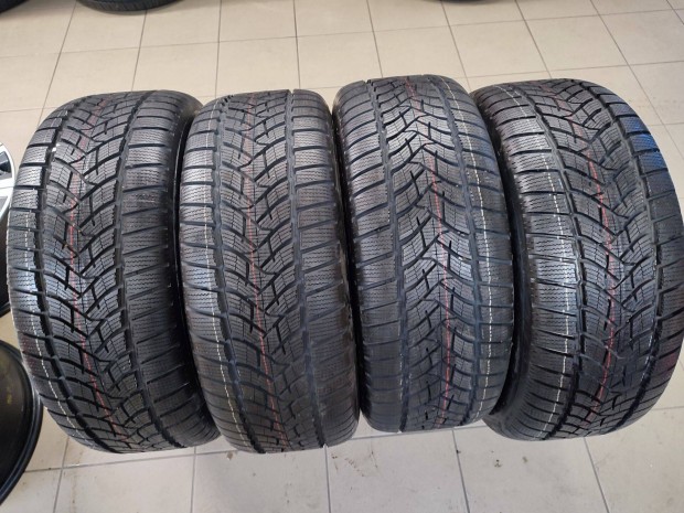 235/55-17 j Dunlop tligumi!