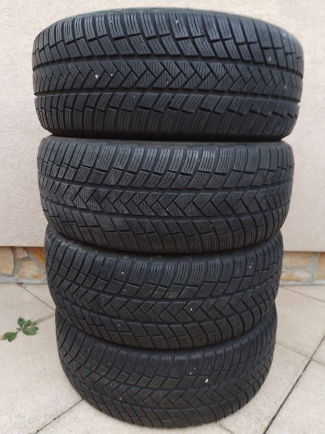235 55 17 vredestein 235/55 R 17 téli gumi garnitura