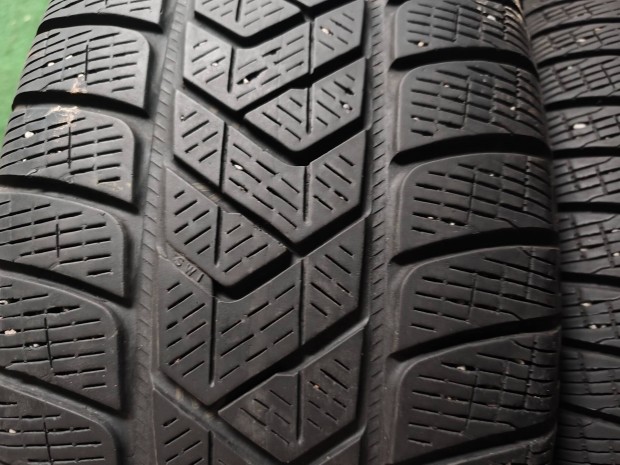 235/55/18-as Pirelli Scorpion tligumik.