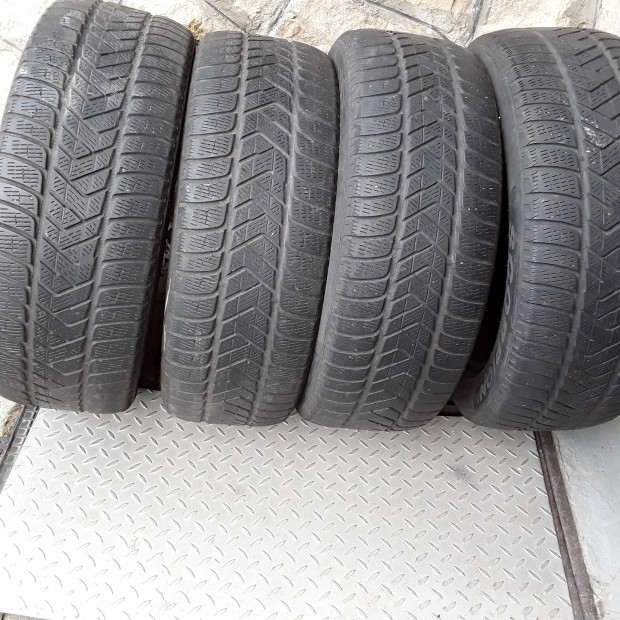 235/55/19-es Pirelli  Scorpion tligumi szett.