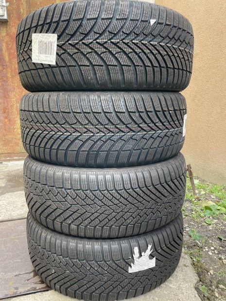 235/55 R17 235/55R17 XL Semperit - Pirelli tli gumi