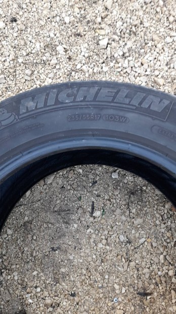 235/55 R17 Michelin nyrigumi