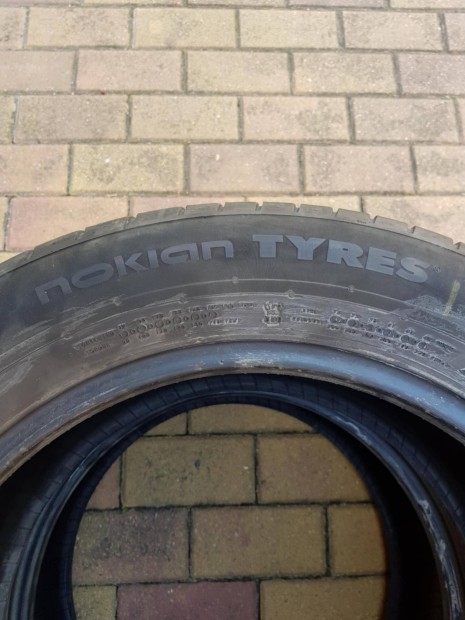 235/55 R17 Nokian