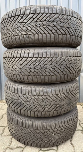 235/55 R17 Tli gumi 2024 Pirelli 8.5mm! Hyundai kia S-max kuga 17"