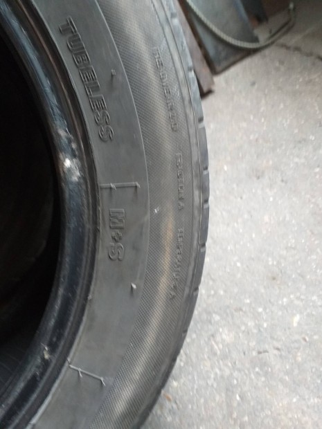 235/55 R17 négyévszakos