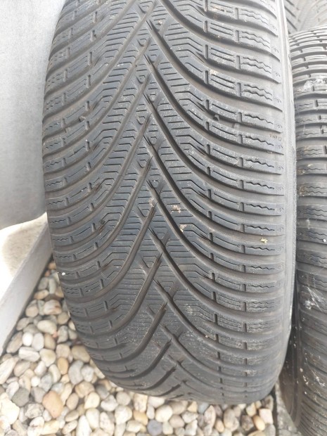 235/55 R17 teligumi, Ford gyari acelfelnivel